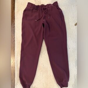 Lululemon On the Fly Joggers Eggplant Color Size 8